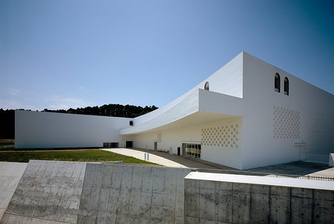 青森県立美術館