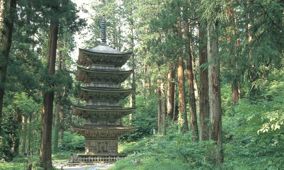 神秘に包まれた修行の山、出羽三山の奥の院 山形県湯殿山 - Japan Travel Planner - ANA