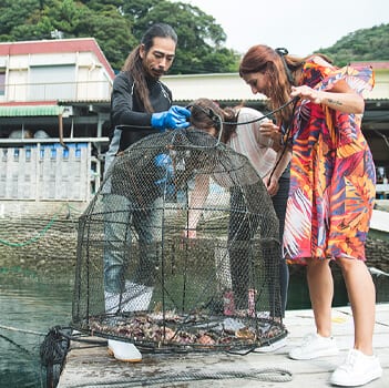 Hashimoto-san with a woman pulls up the net