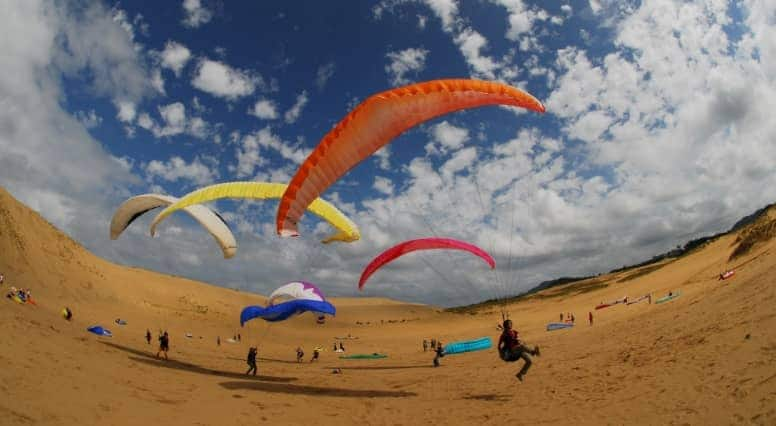 Paragliding in Tottori Dune